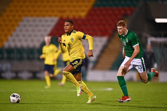 Amin Sarr of Sweden and Jake O'Brien of Republic of Ireland