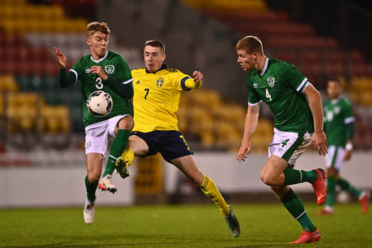 Joel Bagan of Republic and Mark McGuinness of Ireland in