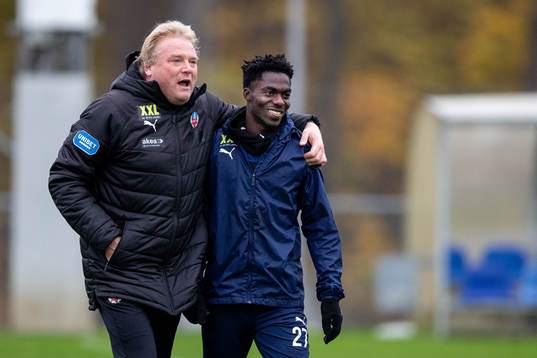 Tränare Jörgen Lennartsson och Benjamin Acquah