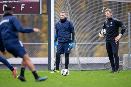 Målvakt Alexander Nilsson och målvaktstränare Sven