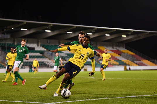Lee O'Connor of Republic of Ireland and Paulos Abraham of