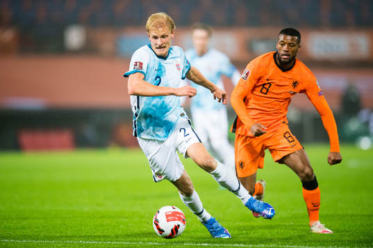 Morten Thorsby of Norway and Georginio Wijnaldum of