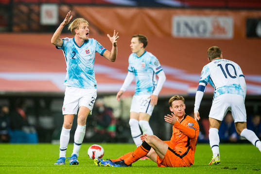 Morten Thorsby of Norway and Frenkie de Jong of Netherlands