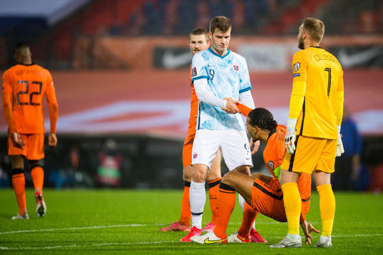 Alexander Sørloth of Norway and Virgil van Dijk of