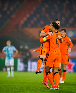Matthijs de Ligt and Virgil van Dijk of Netherlands