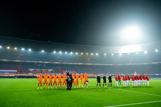 The two teams line-up