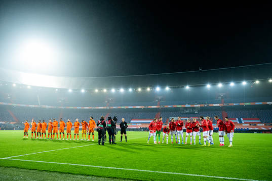 The two teams line-up