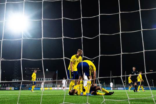 Arash Motaraghebjafarour of Sweden is in pain