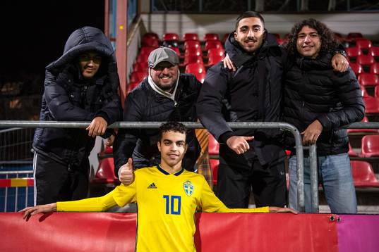 Yasin Ayari of Sweden pose for a picture with his family