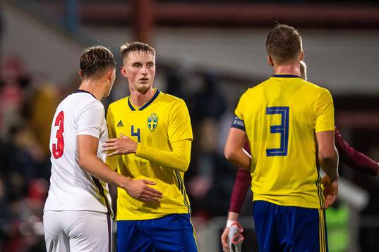 Callum Doyle of England and Elias Olsson of Sweden