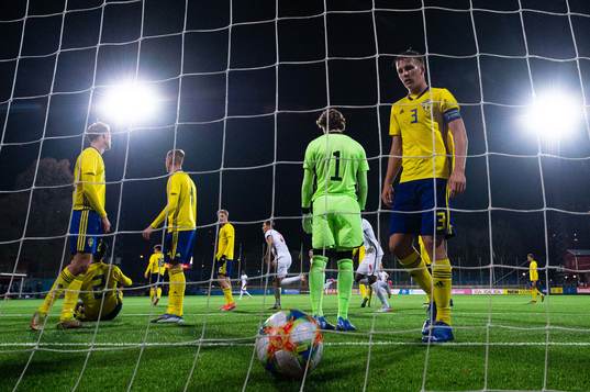 Bläddra bland fler bilder av Football, UEFA European Under-18 Qualifier, Sweden - England 