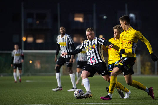 Landskronas Niklas Nielsen mot Elfsborgs Kevin Holmén och