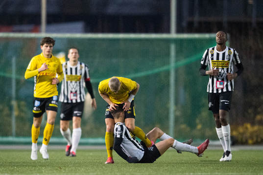 Elfsborgs Simon Strand och Landskronas Camil Jebara