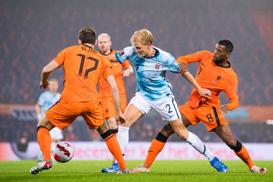 Morten Thorsby of Norway and Georginio Wijnaldum of