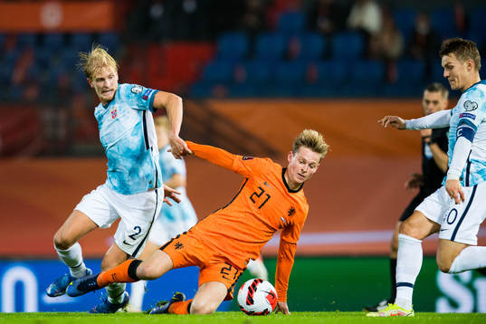 Morten Thorsby of Norway and Frenkie de Jong of Netherlands