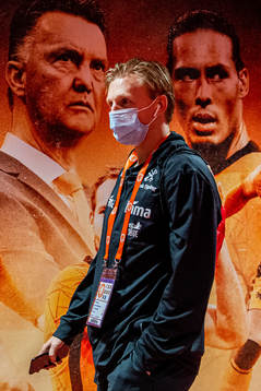 Mats Møller Dæhli of Norway arrives wearing a face mask