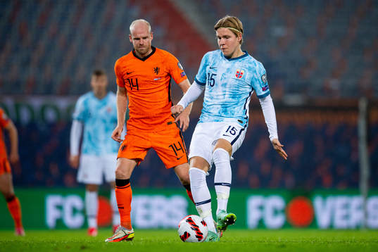 Davy Klaassen of Netherlands and Jens Petter Hauge of Norway