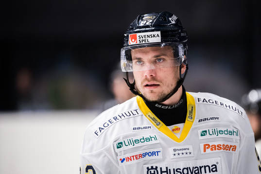s Pontus Netterberg innan ishockeymatchen i