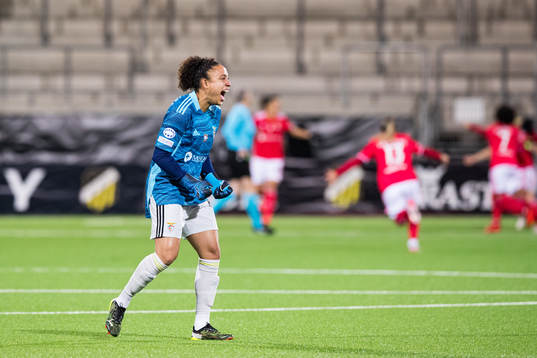Goalkeeper Leticia of Benfica celebrates the 0-1 goal