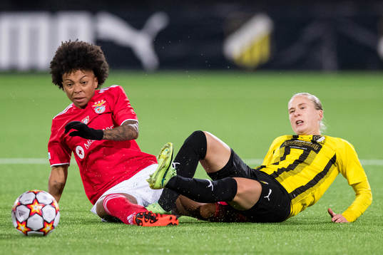 Valeria Silva of Benfica and Filippa Curmark of Häcken