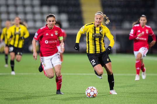 Pauleta of Benfica and Stine Larsen of Häcken