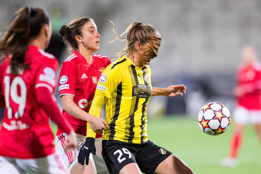 Pauleta of Benfica and Mille Gejl Jensen of Häcken