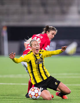 Julia Karlernäs of Häcken and Pauleta of Benfica