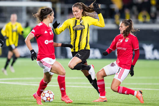 Mille Gejl Jensen of Häcken and Ana Rita Seica of Benfica
