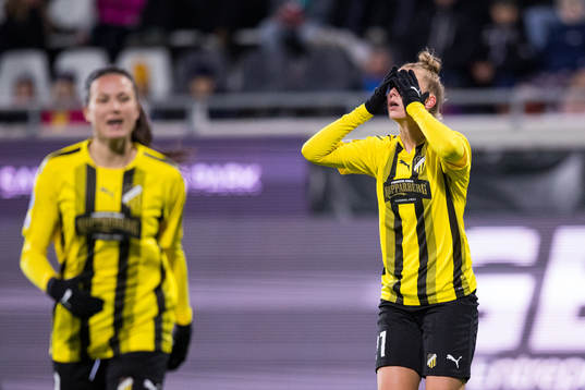 Dilja Yr Zomers of Häcken looks dejected