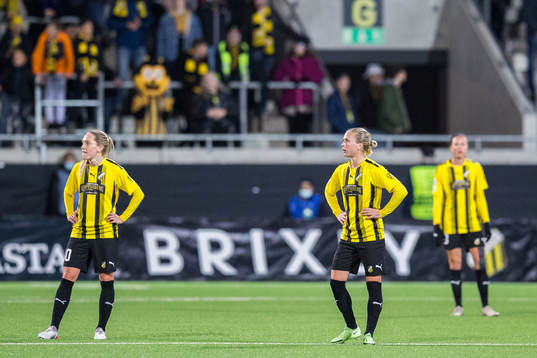 Elin Rubensson and Filippa Curmark of Häcken looks dejected