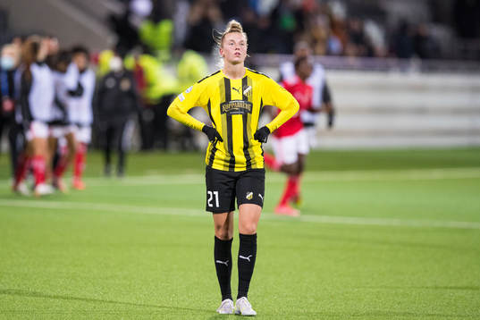 Dilja Yr Zomers of Häcken looks dejected