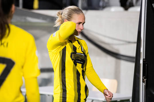Filippa Curmark of Häcken looks dejected