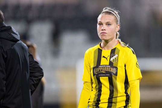Stine Larsen of Häcken looks dejected