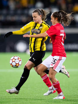Milica Mijatovic of Häcken and Beatriz Cameirao of Benfica
