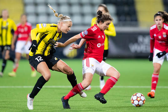 Stine Larsen of Häcken and Pauleta of Benfica