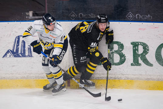 s Zion Nybeck och AIK:s Timo Nickl