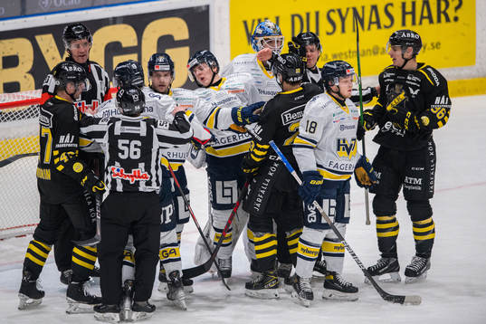 s Emil Andrae och AIK:s Fredric Weigel i bråk