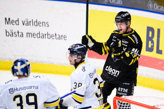 s Axel Wemmenborn jublar