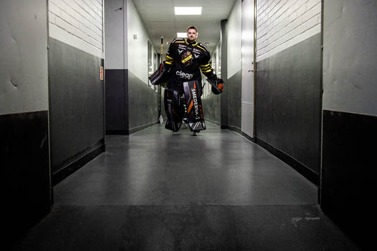 s målvakt Pavel Khomchenko