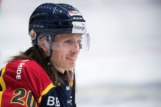 Djurgårdens Marcus Sörensen innan ishockeymatchen i SHL