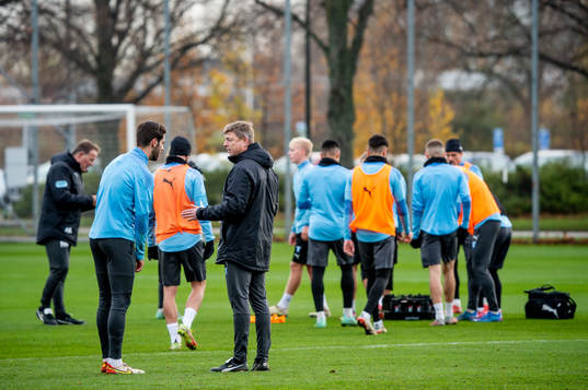 Adi Nalic och huvudtränare Jon Dahl Tomasson