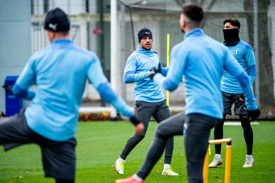 Martin Olsson i mitten