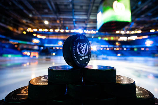 En Färjestads puck