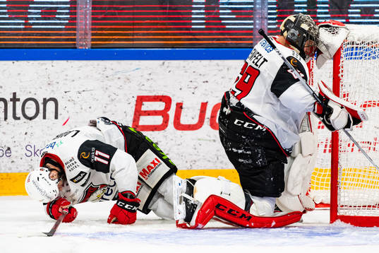 Malmö Redhawks Markus Lauridsen och målvakt Oscar