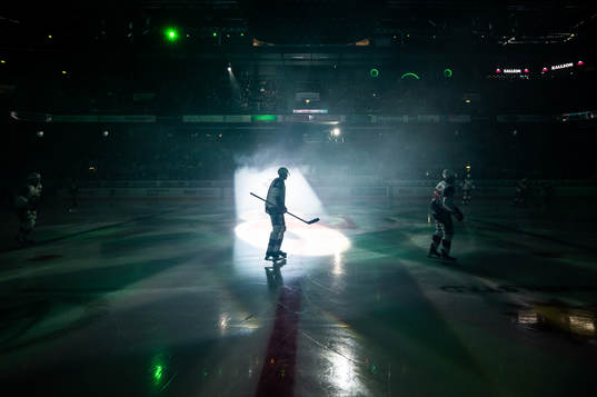 En Malmö Redhawks spelare på isen