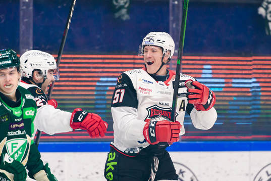 Malmö Redhawks Emil Sylvegård jublar