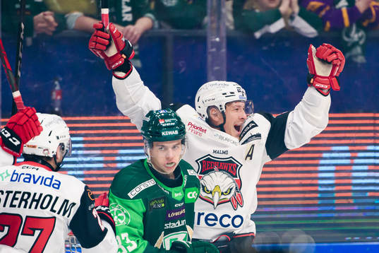 Malmö Redhawks Emil Sylvegård jublar
