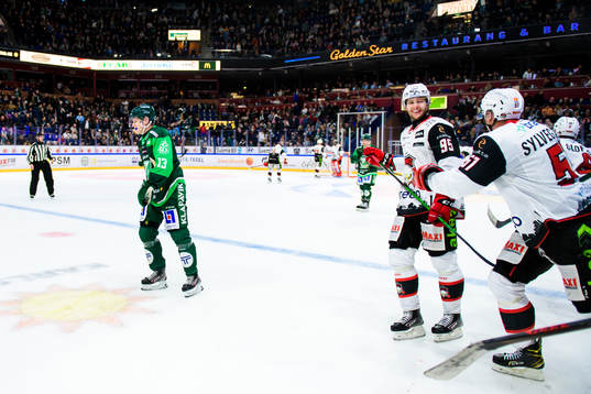Färjestads Daniel Viksten deppar