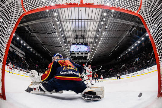 Djurgårdens målvakt Mantas Armalis släpper in 2-2 av
