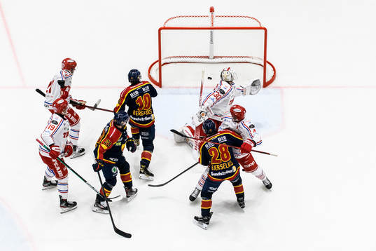 Timrås målvakt Jacob Johansson släpper in 1-1 av